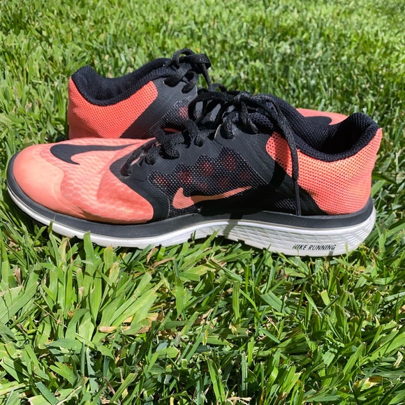Nike running shoes - Picture 2 of 5